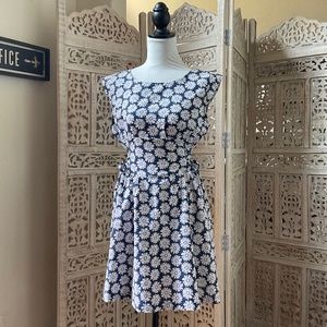 T Shape adjustable waist, navy and white summer dress 10 NWOT